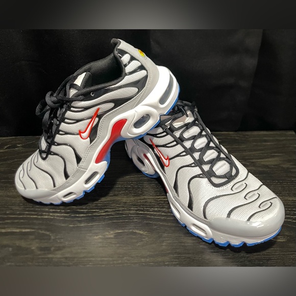 NIKE AIR MAX PLUS GS 'PLATINUM BLACK RED' YOUTH SIZE 5Y WOMEN’S 6.5 brand new - Picture 1 of 6